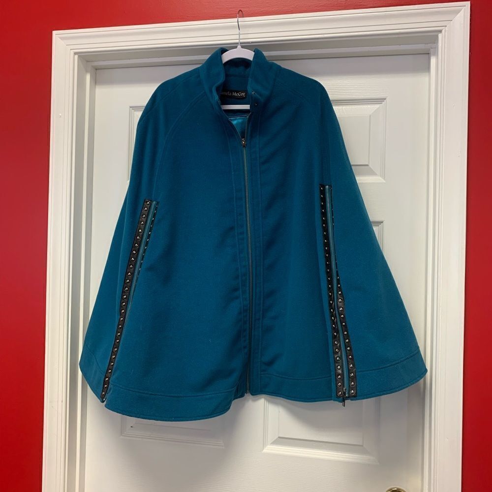 Pamela McCoy Teal Studded Zipper Winter Cape O/S
